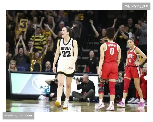 WNBA季后赛:狂热0-2太阳出局 状元克拉克25 6 9创纪录 WNBA季后赛:狂热0-2太阳出局 状元克拉克25 6 9创纪录